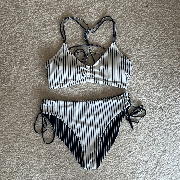 Never worn - reversible bikini with pads - Picture 2 of 15